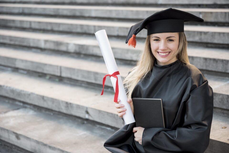 مناقشة الرسائل والأطروحات الجامعية، منصة بالعربية